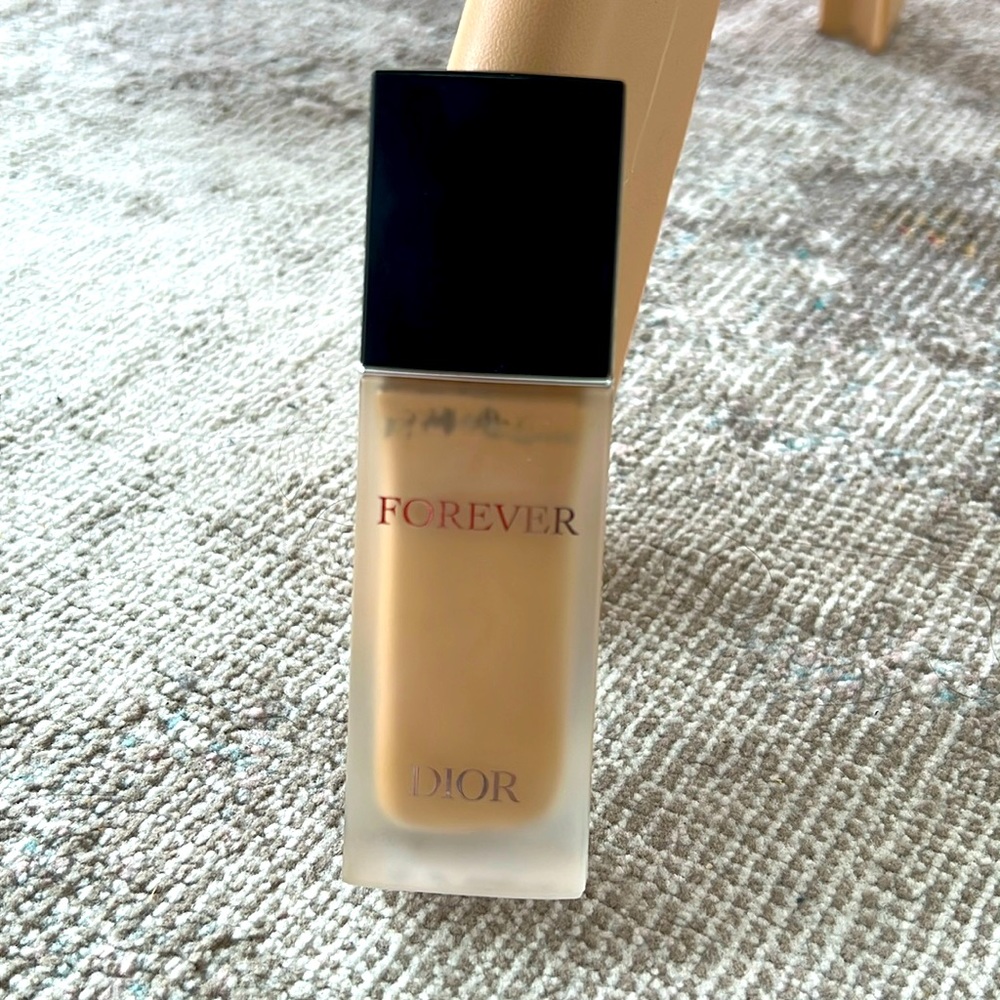 Dior Makeup Forever Foundation; Transfer Proof- 24 hour foundation 2.5N